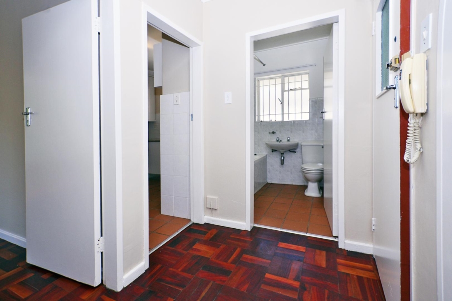 To Let 1 Bedroom Property for Rent in Sea Point Western Cape